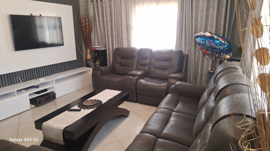 3 Bedroom Property for Sale in Mohadin North West